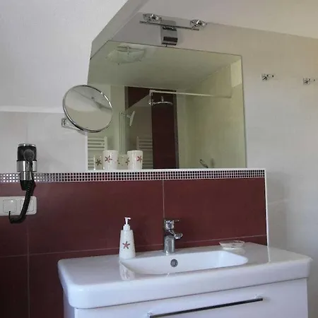 With 1 Bedroom Vakantiehuis Zingst